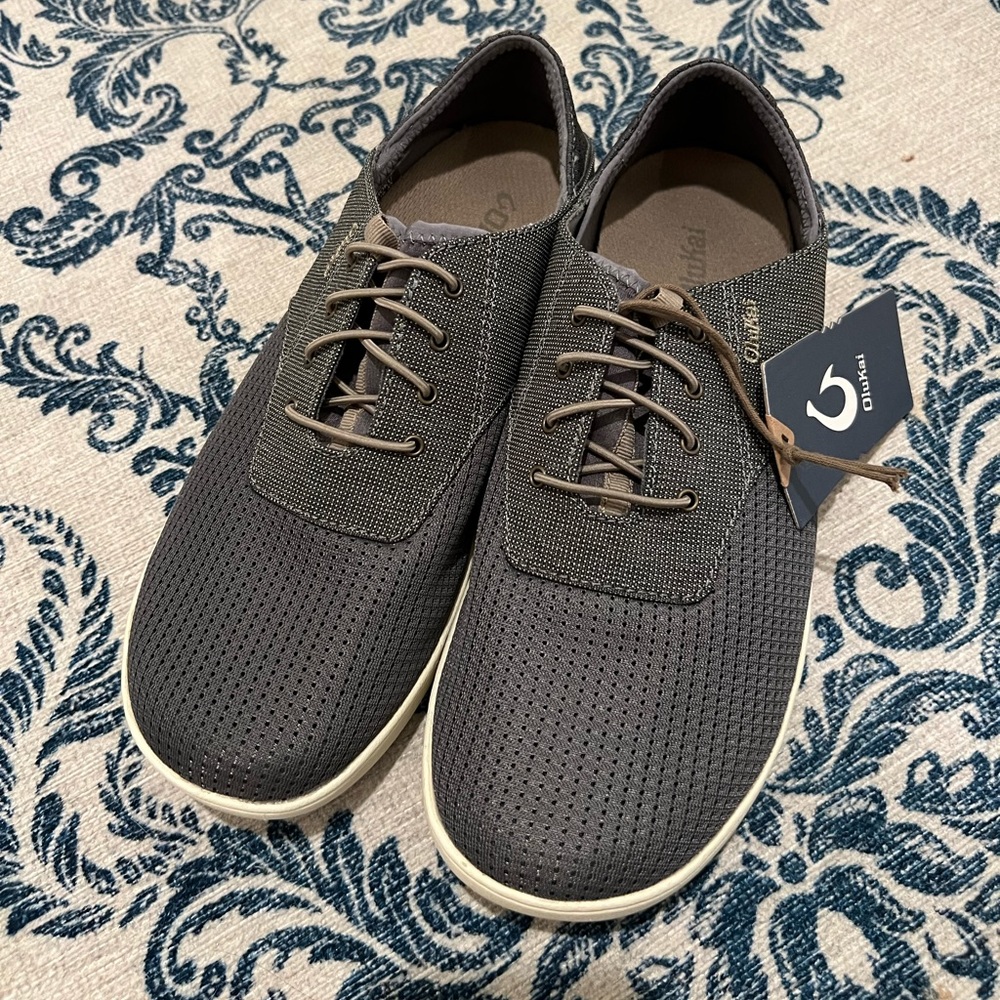 New with tags OluKai men’s shoes size 9